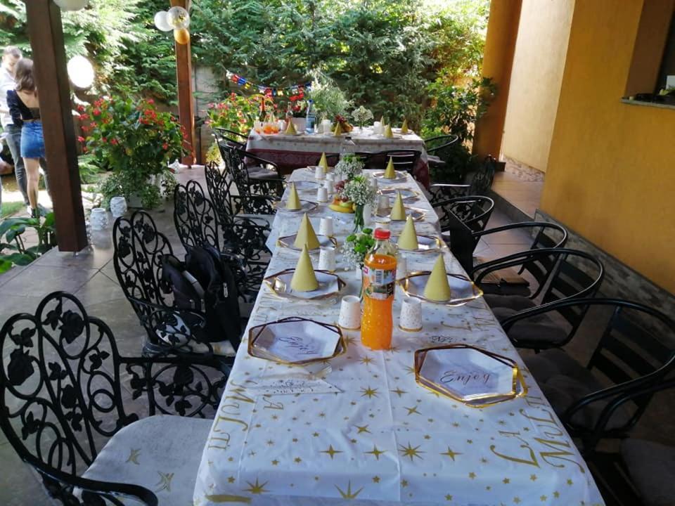 Casa Mona Villa Oradea Buitenkant foto