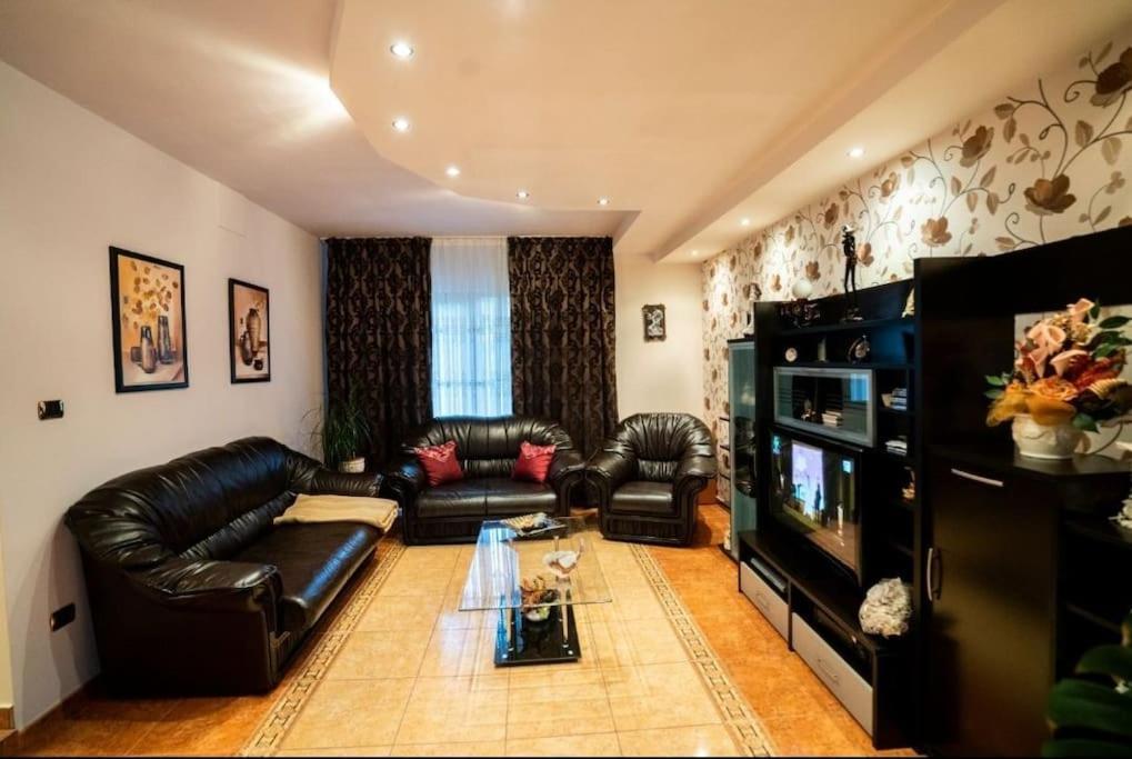 Casa Mona Villa Oradea Buitenkant foto