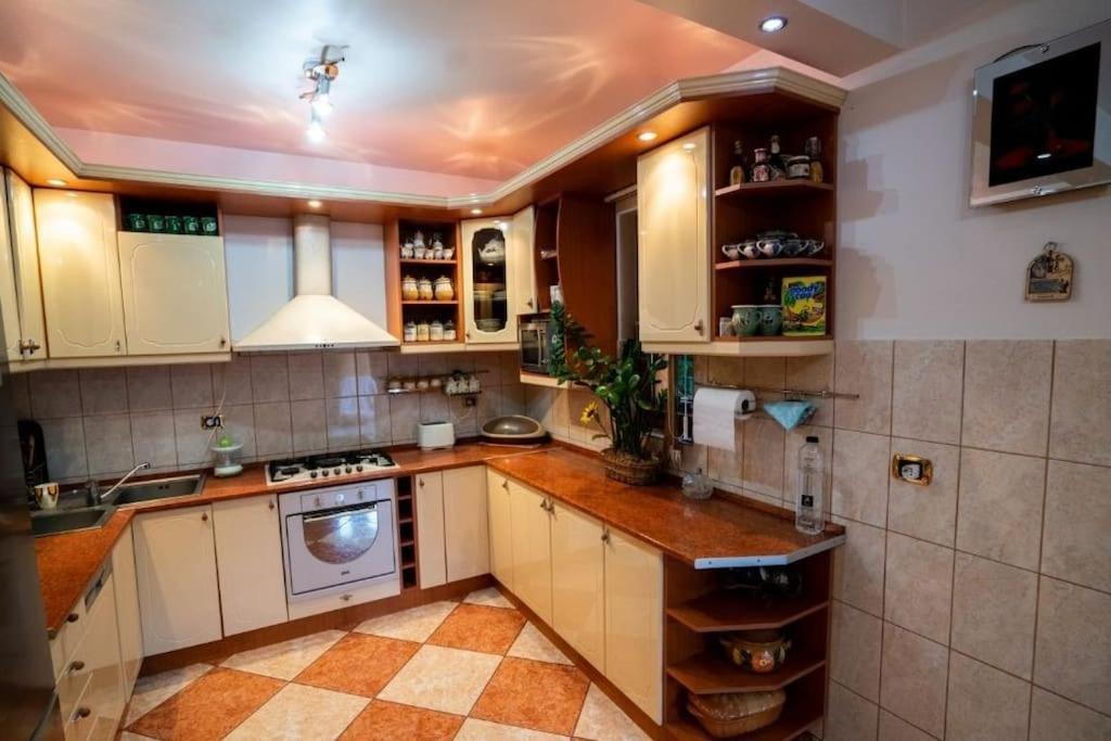 Casa Mona Villa Oradea Buitenkant foto