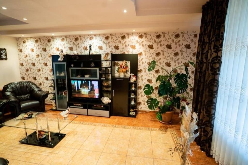 Casa Mona Villa Oradea Buitenkant foto