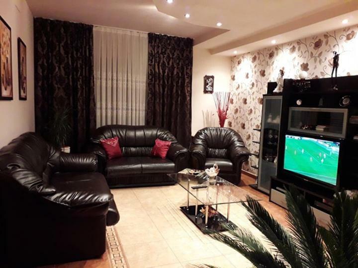 Casa Mona Villa Oradea Buitenkant foto