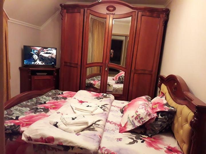 Casa Mona Villa Oradea Buitenkant foto